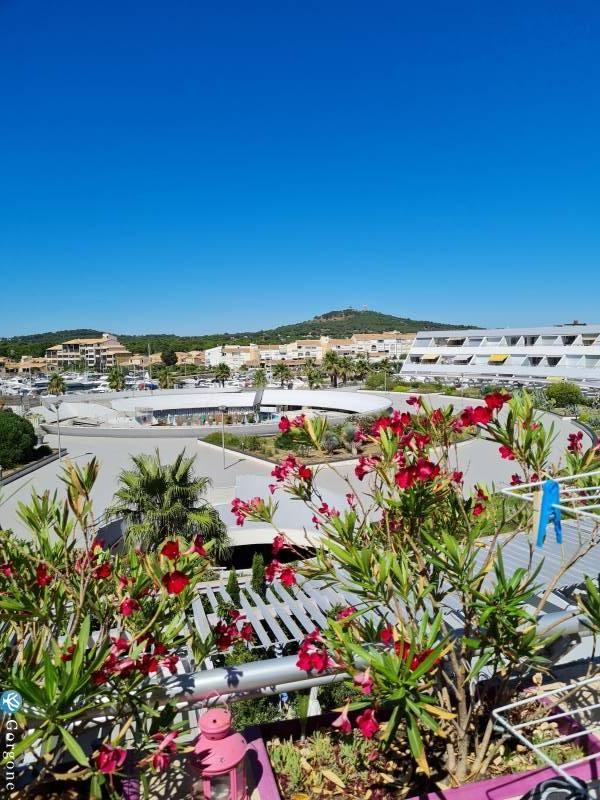 Photo n°1 de :Naturiste Port Ambonne 35m, clim, parking inclus