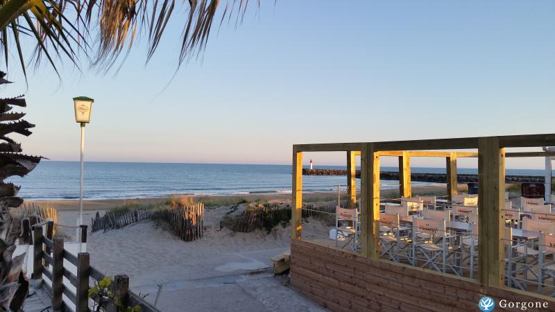 plage et restaurant