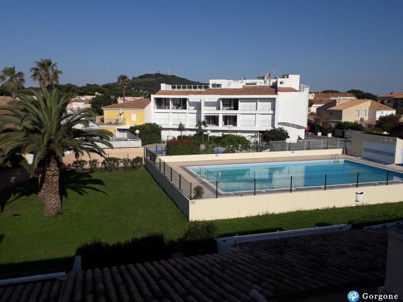 Photo n&deg;2 de :R�ponse par t�l�phone Appartement duplex vue sur les barreaux piscine climatisation parking