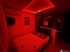 Chambre LED rouge cliquez ici pour agrandir les photos de cette location à cap_d_agde