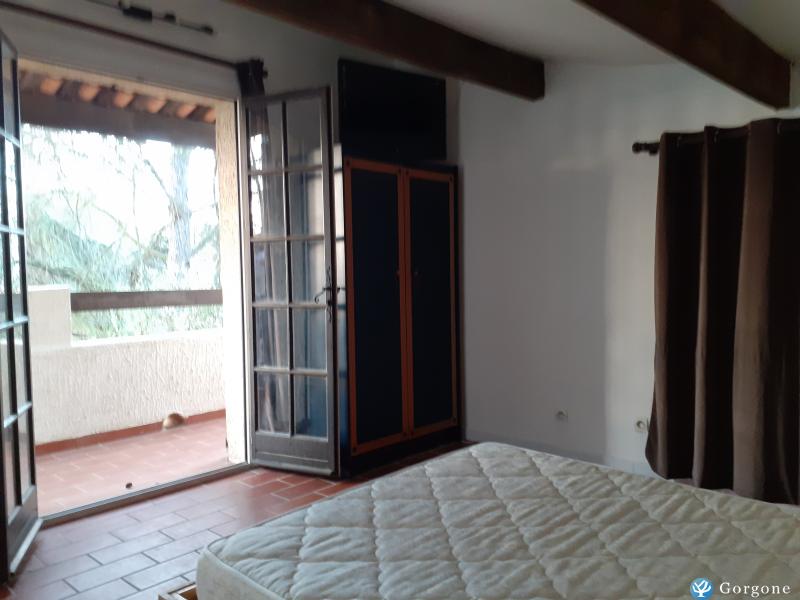 Chambre  l'tage donnant sur la piscine